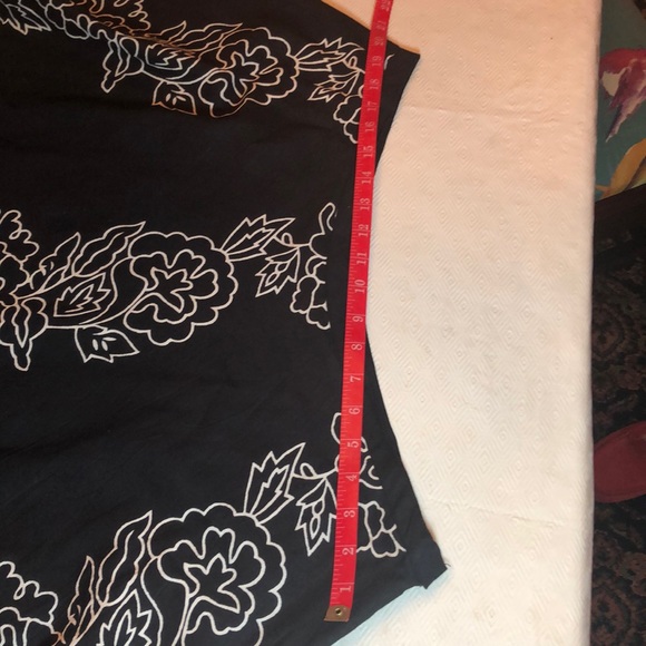 1X Black & White circle skirt - Picture 6 of 8